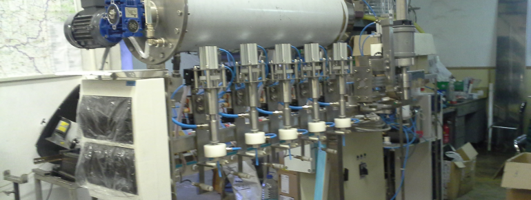 P5 Univerzális palackozó,kupakolóval